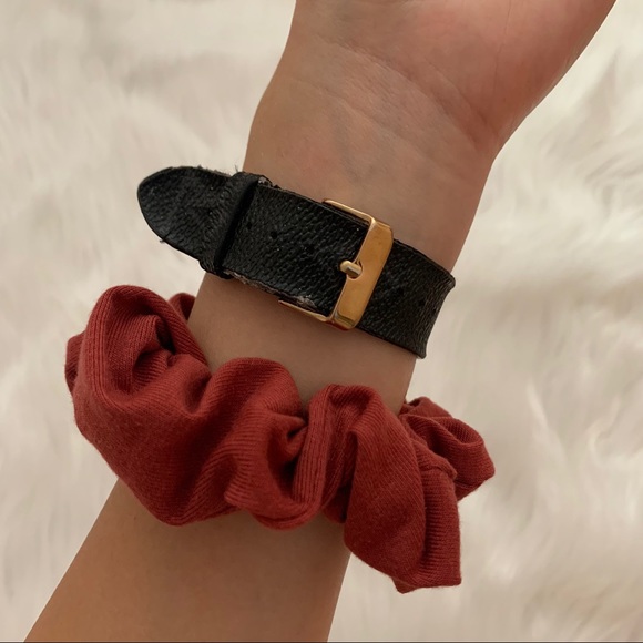 COPY - Series 4 Apple Watch w LV band main image 5